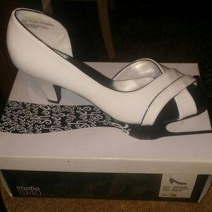 Stylish white womens shoe
